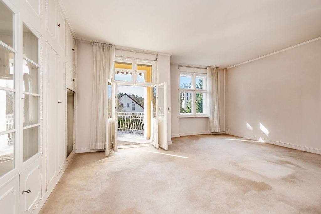 Zimmer mit Balkon im OG
