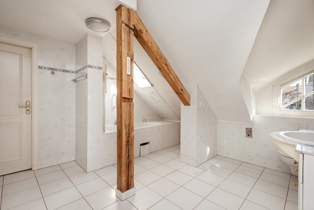 Badezimmer im DG