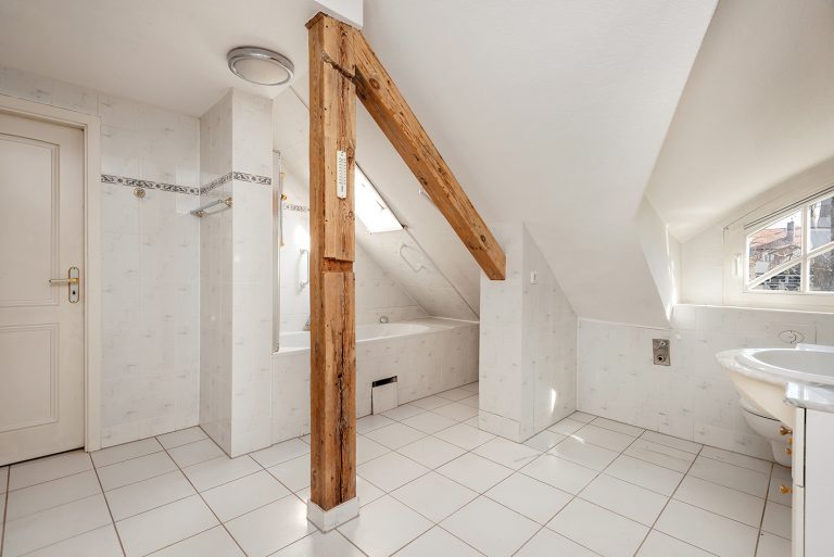 Badezimmer im DG