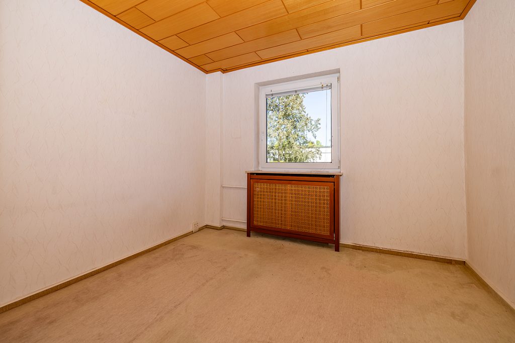 Zimmer mit Blick in den Garten