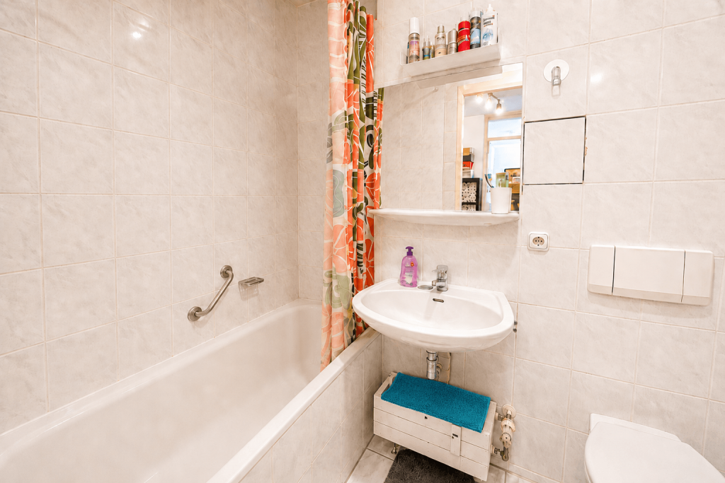 Badezimmer mit Badewanne