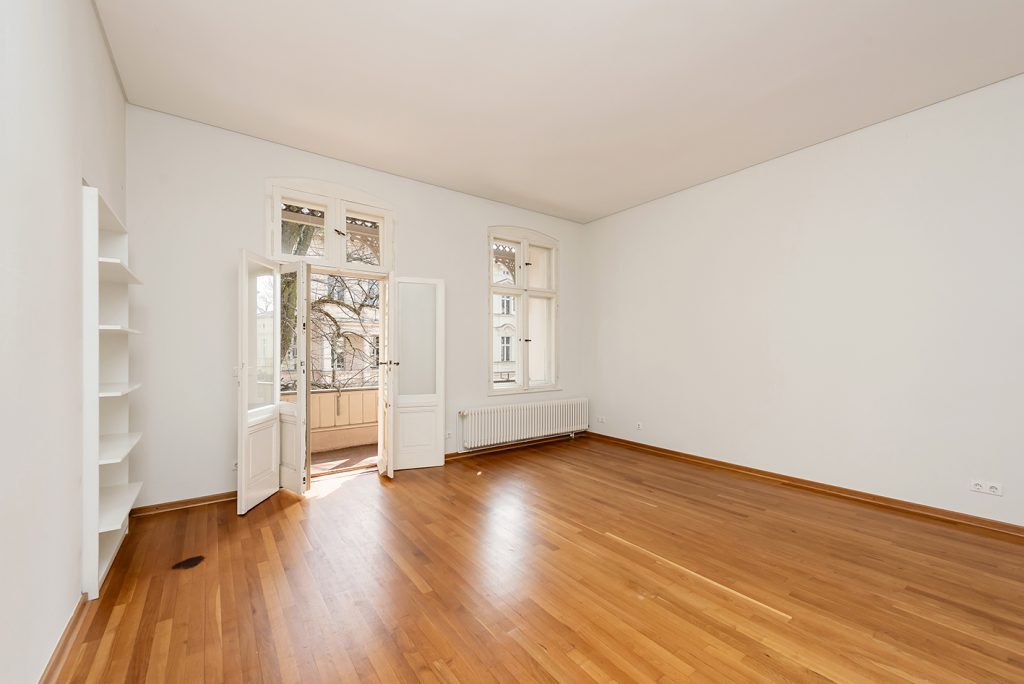 Zimmer mit Loggia im Obergeschoss