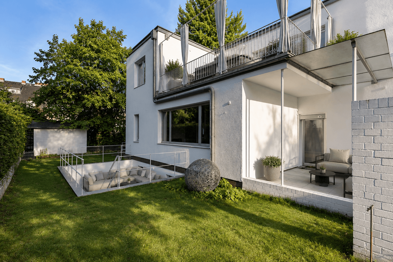Lichthof, Blick auf die Terrassen im EG und OG visualisiert