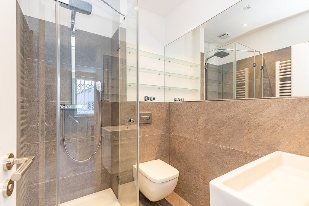 weiteres Badezimmer im OG