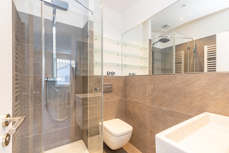 weiteres Badezimmer im OG