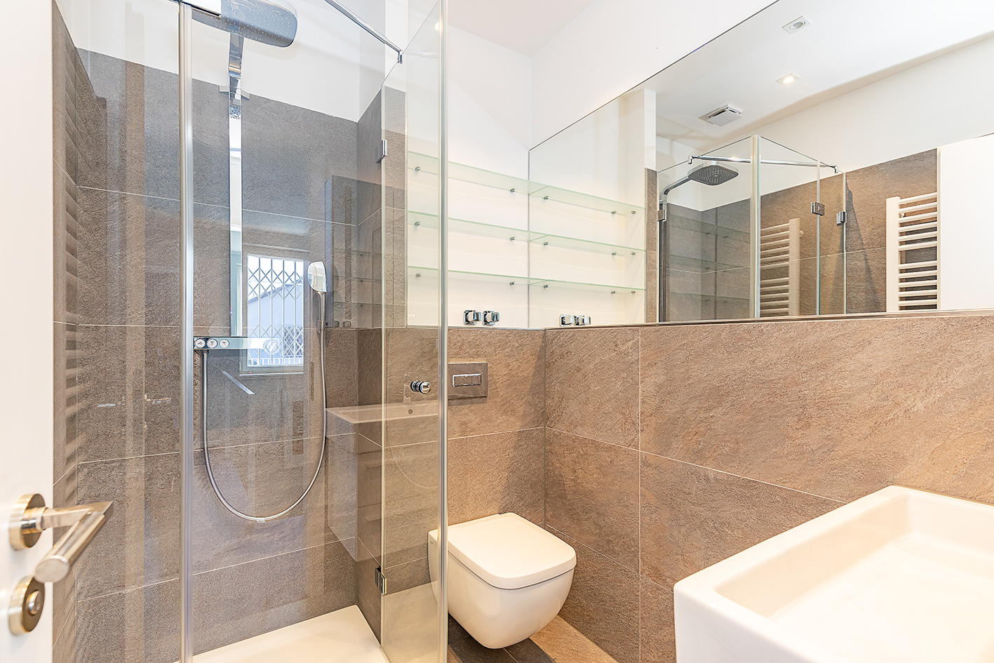 weiteres Badezimmer im OG